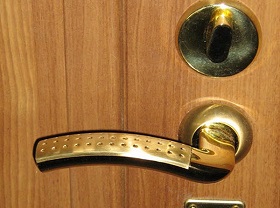 Замена дверной ручки входной двери в Павлово