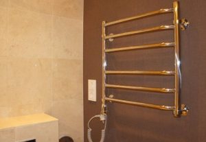 Установка электрического полотенцесушителя в ванной в Павлово